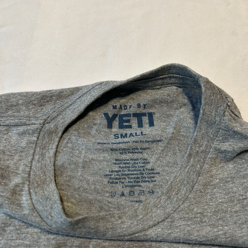 Yeti Men's Small Logo Badge T-Shirt Gray with Blue Logo Badge - Picture 3 of 6